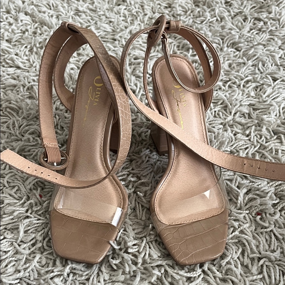 Chic Tan Strappy Heels